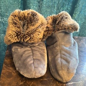Cozy Faux Fur Lined Slippers - Gray